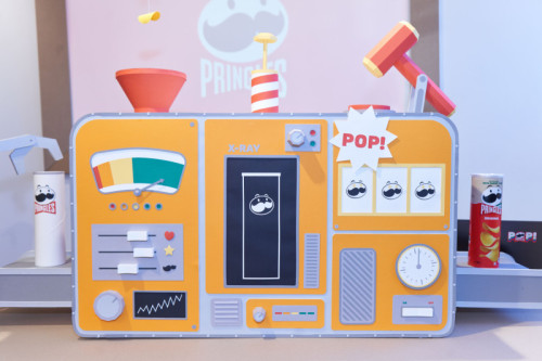 Pringles paper art pop up