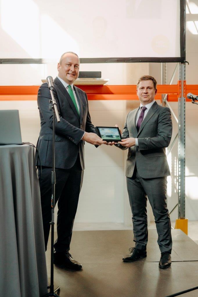 Copyright VGP_Roberts Vasilevskis General Director of VG Kvadra Pak JSC and Kaspars Rožkalns UPB Nams LTD Chairman of the Board-1