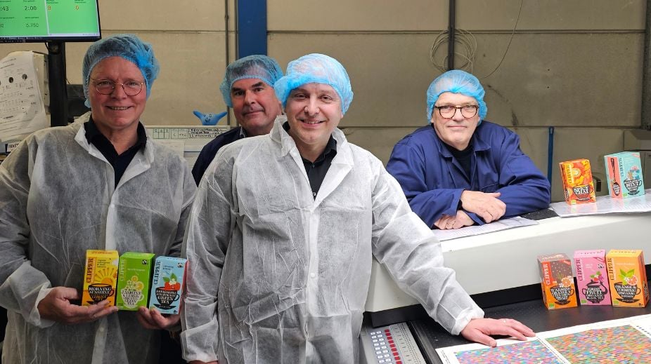 Drukkerij De Vries heeft primeur in verpakkingsdruk met Clipper Tea verpakkingen