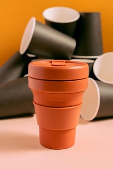 Herbruikbare_beker_gratis_beeld_Pexels_AntoniShkraba
