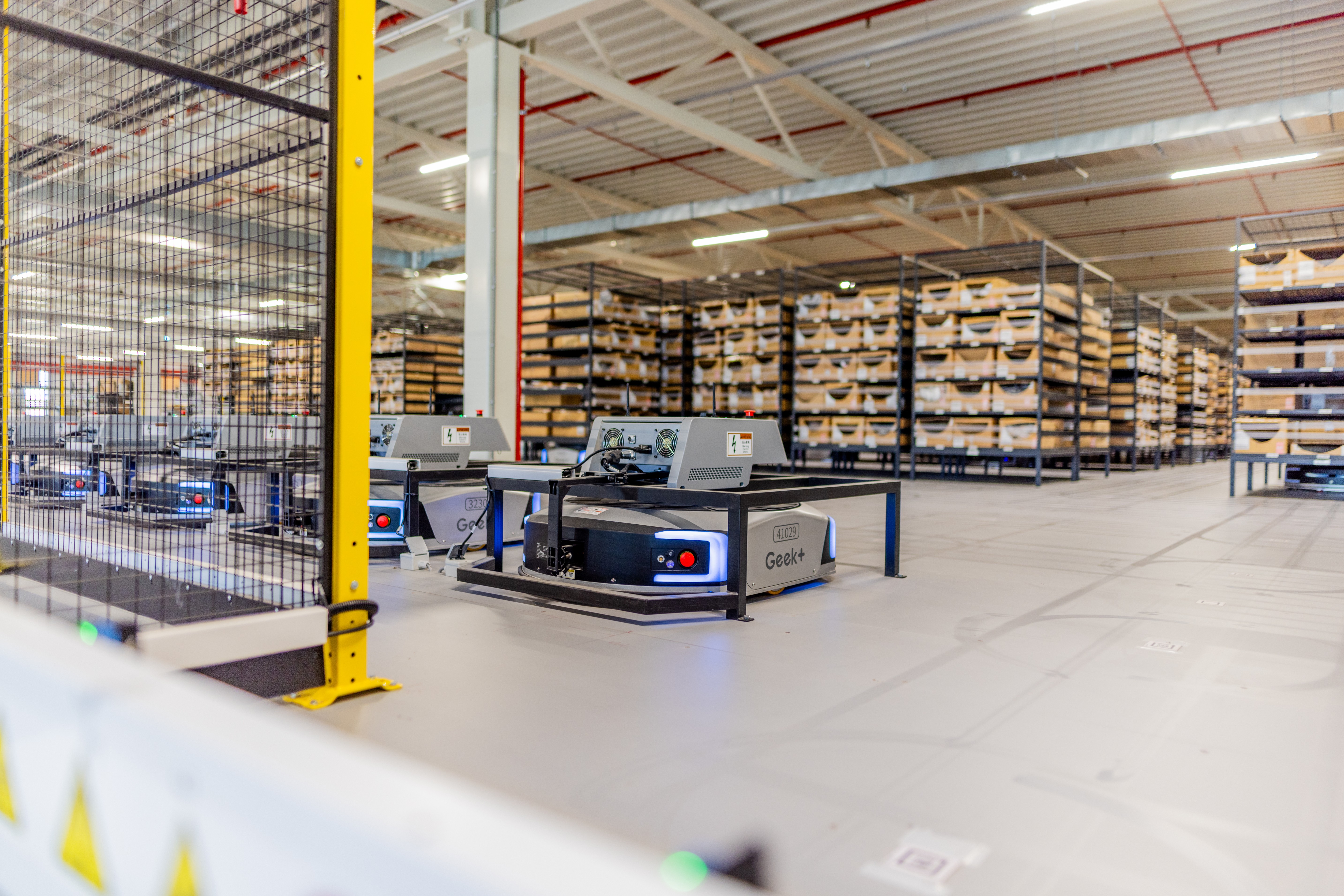 Hunkemoller_Geek+_Robots.2