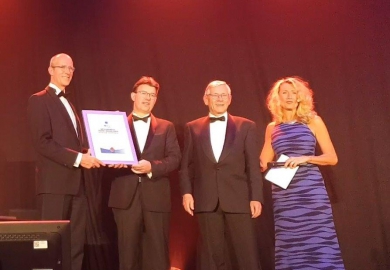 Directeur Johan Kranenbroek en Ton van der Ham (Customer Service) mochten tijdens de uitreiking de Flexo Awards in ontvangst nemen.