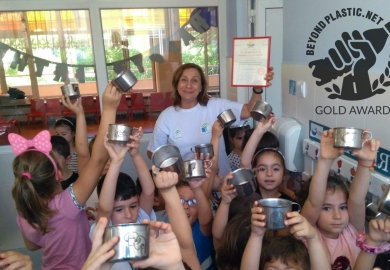 Goud voor Choose the Reusable Cup: categorie Beste initiatief in onderwijs/journalistiek/campagne voeren