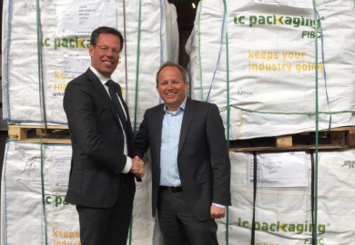 Roger Beuting, Business Development Director Veolia Ned. (l) and Lucas Lammers, CEO LC Packaging (r)