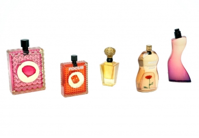 Mimaki: 3D printing mock-ups of perfume bottles.