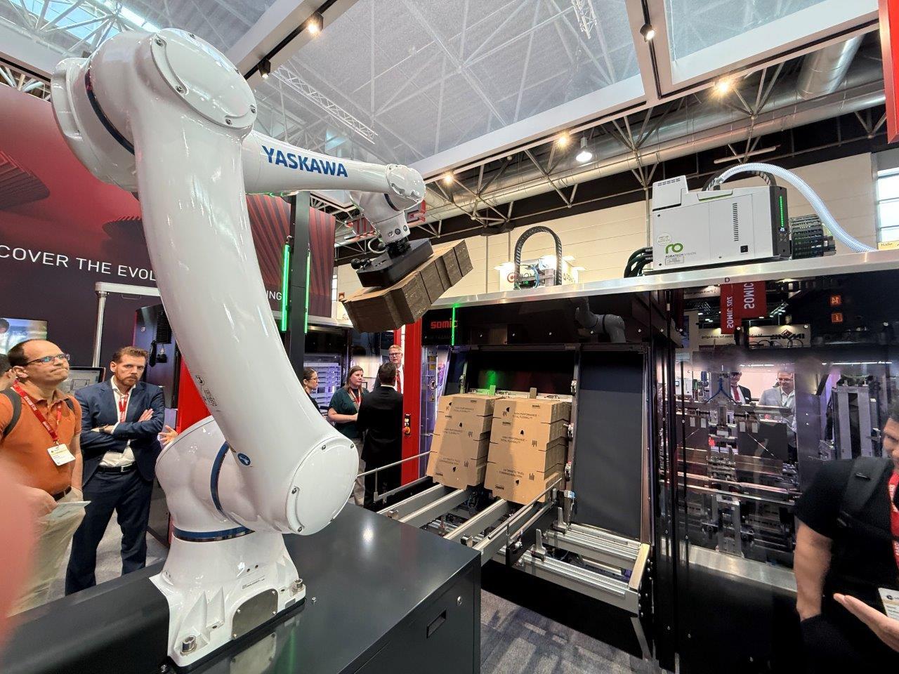 Somic, robot tray lader