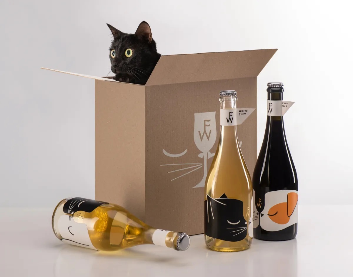 Whit Flag, box