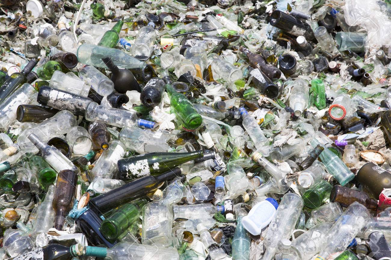 verschillende-glazen-verpakkingen-fles-afval-glass-