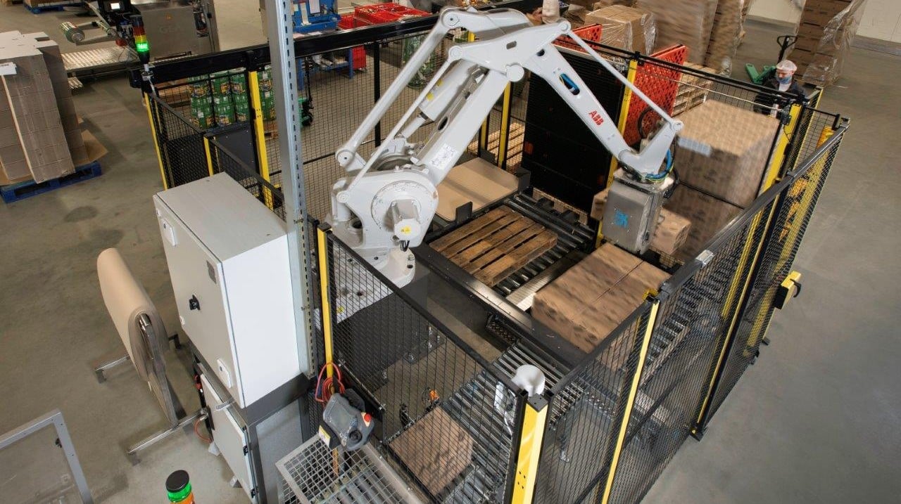 BK Automation verzorgt custom robot palletizer voor Vetipak