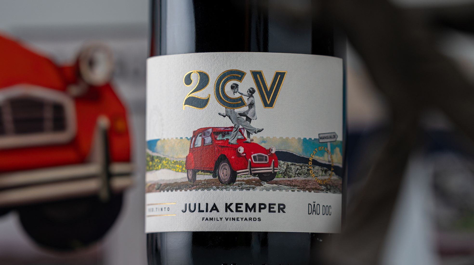 Jubileumwijn familie Mello krijgt etiket geïnspireerd op Citroën 2CV