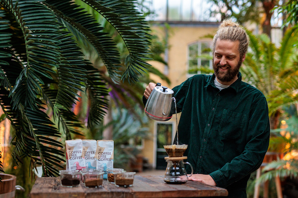 David Klingen serves the first cup of Coffee Free Coffee at the Northern Wonder launch event (1)