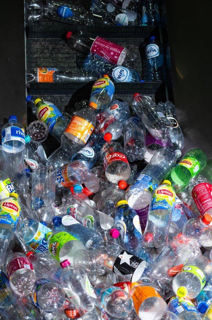 Statiegeld Nederland: ‘Jaarlijks worden 800 miljoen kleine plastic flesjes verkocht.’