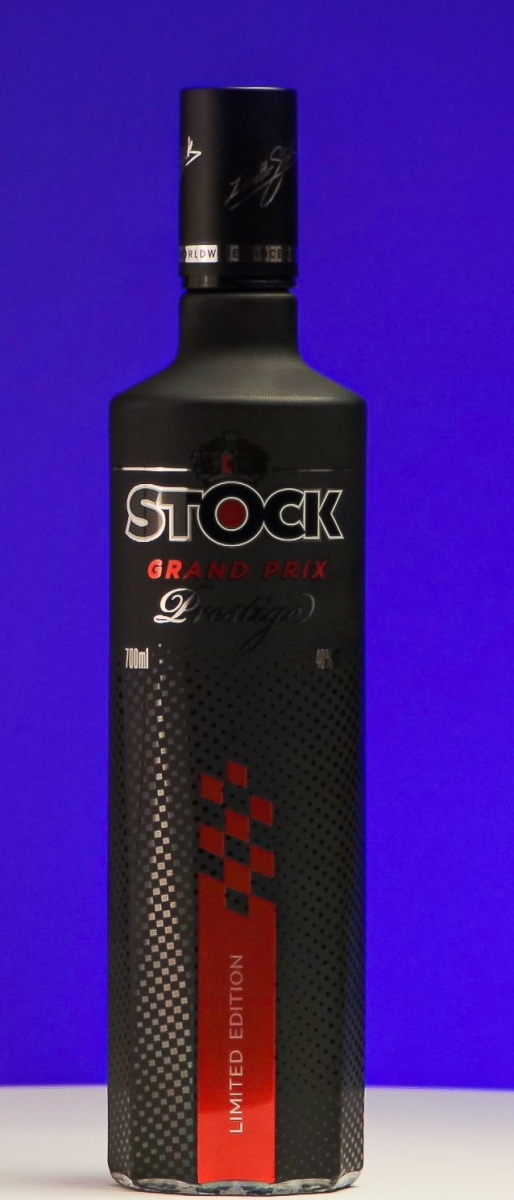 AWA Certificaat van Verdienste, categorie Heat-shrink TD Sleeve, voor het Poolse Masterpress voor hun hybride-bedrukte etiketten op de Stock Prestige Vodka-fles.