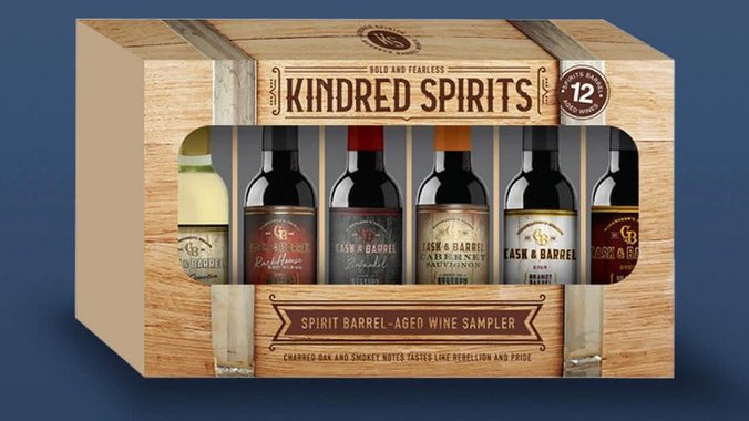 De verpakking van de Kindred Spirits-collectie van American Vintners heeft afbeeldingen die verwijzen naar de categorie sterke drank.
