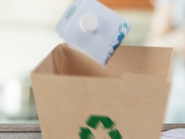 Elopak: De verpakking mét dop kan in het geheel worden gerecycled.