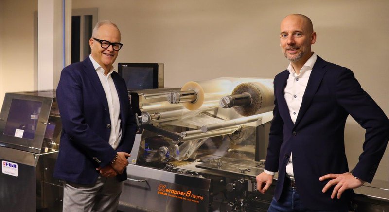 Fuji Packaging: Arnold Durville (l.) neemt langzaam afscheid als CEO van Fuji Packaging en draagt het stokje geleidelijk over aan Peter Matel (r.).