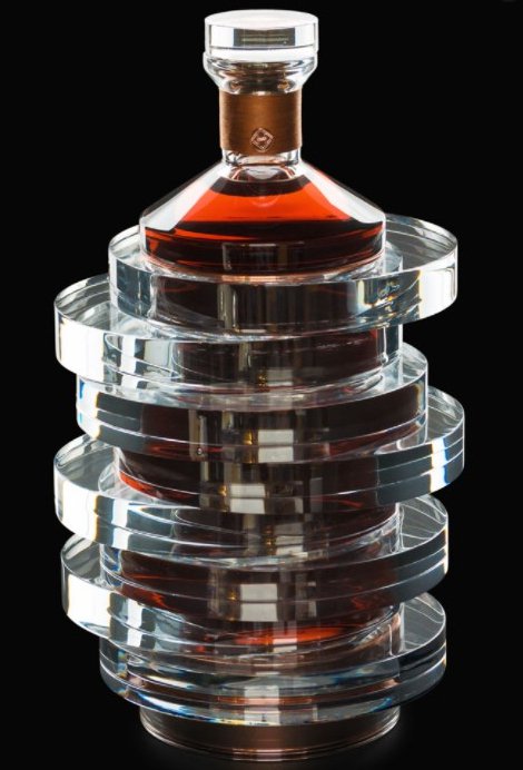 De limited edition karaf voor Hennessy cognac weegt maar liefst 60 kilogram.