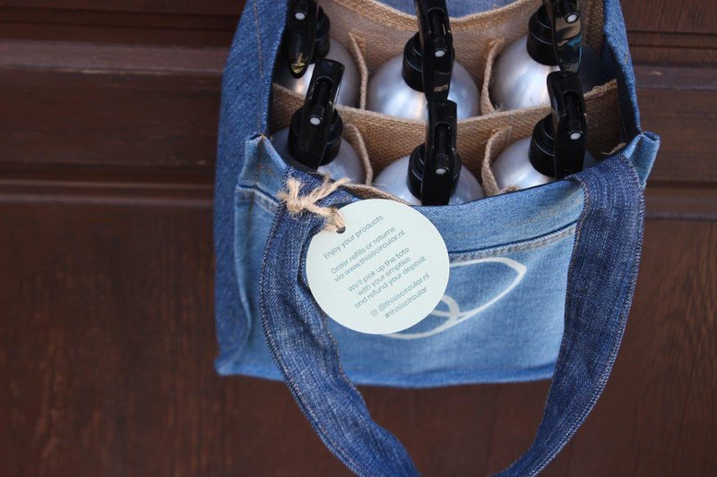 This is Circular-producten worden in een juten of denim tas bezorgd