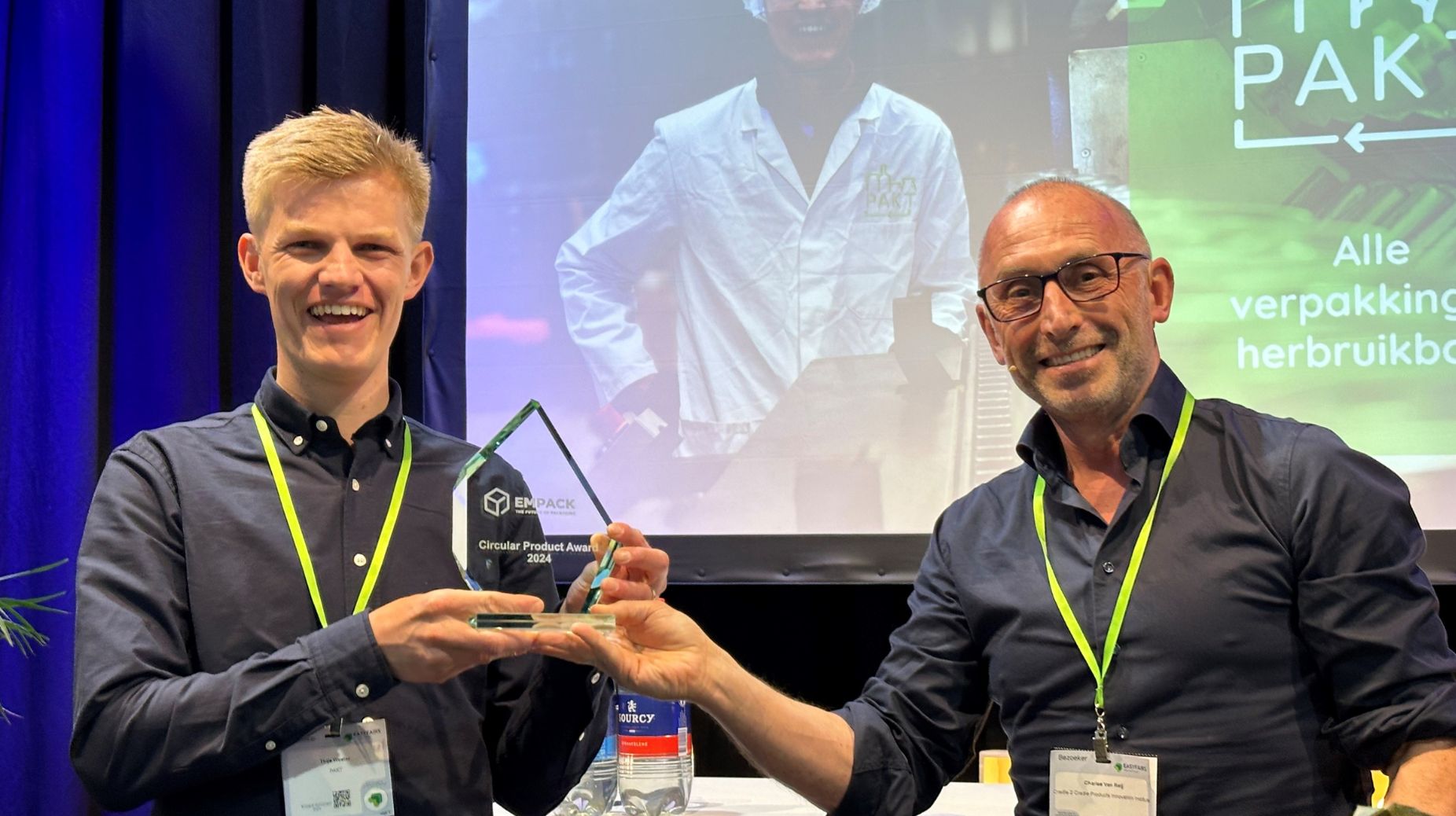 Thijs Wester van PAKT heeft de Circular Product Award gewonnen met zijn retoursysteem voor glazen verpakkingen.