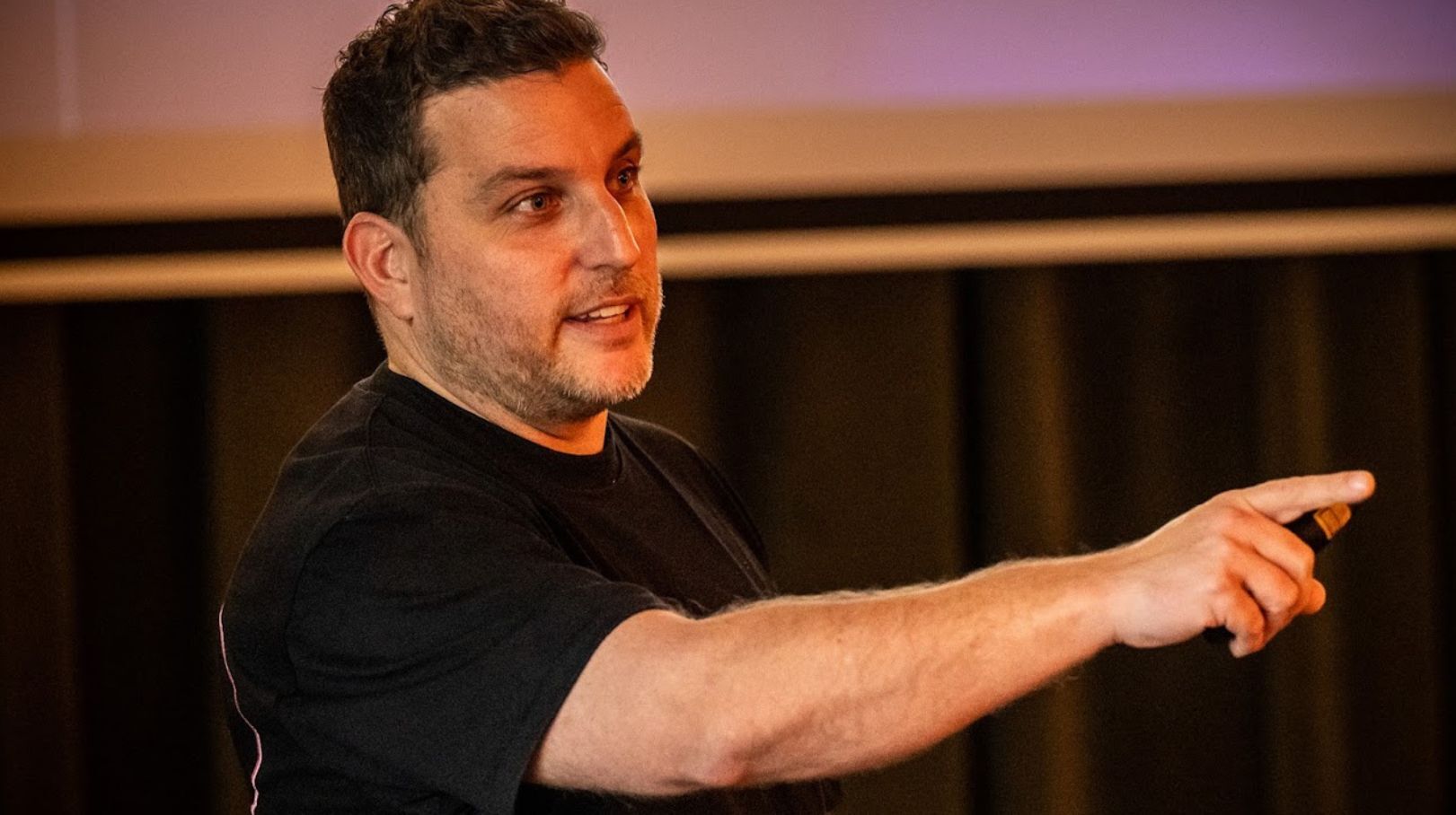 Ron Simpson zet met publiek een nieuwe watermerk op: Pet Water