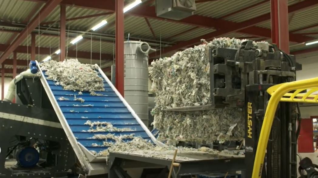 Tetra Pak investeert 1 miljoen euro in de recyclingfabriek van Recon Polymers in Roosendaal om de recyclingcapaciteit van PolyAl te verhogen